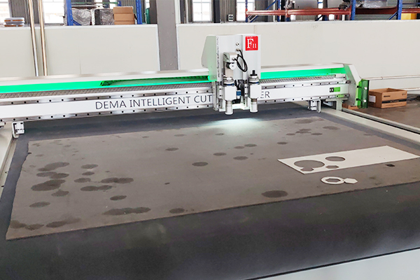 得馬F11高速裁切機(jī)