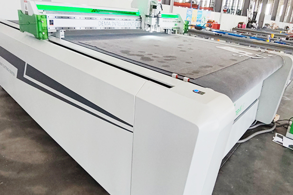 得馬F11高速裁切機